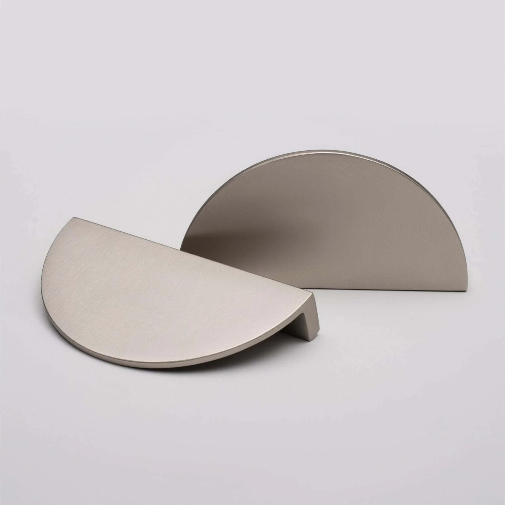 KT&CO Kitchen drawer handles luna pull half moon Albany Matt black / brushed brass /Brushed nickel - Image 6